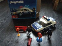 Voiture police playmobile 15 euros