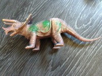 Gros dinosaure plastique 4 euros