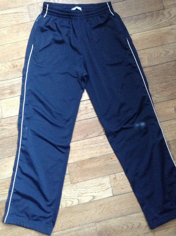 Bas de jogging décathlon en nylon bleu marine. 5 euros