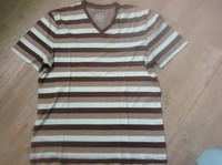 TEE shirt col V.  Celio. Taille M.   3.5 euros