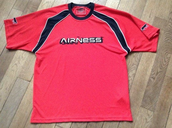 TEE shirt airness neuf taille L. 10 euros