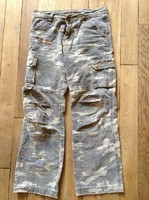 Pantalon camouflage 10 ans.  4 euros