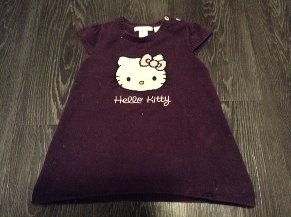 Petite robe Hello kitty 12/18 mois. 4 euros