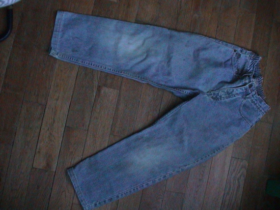 JEAN TAILLE 8 ANS   3.5 EUROS