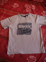tee shirt MEXX  8 ANS  3 EUROS