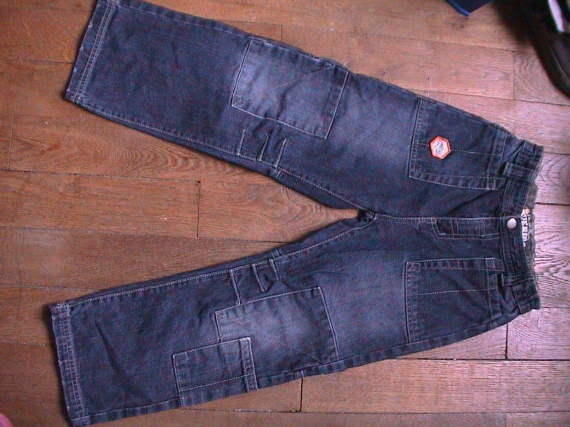 joli jean mode taille 6 ans   5 euros  taille reglable int