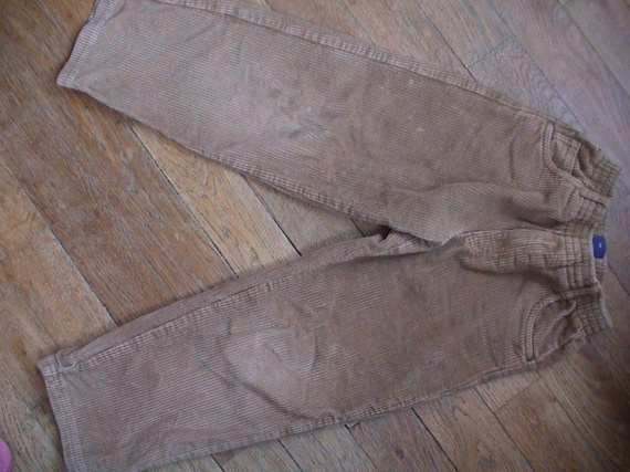 joli pantalon velours cyrillus 6 ans  4 euros     RESERVE