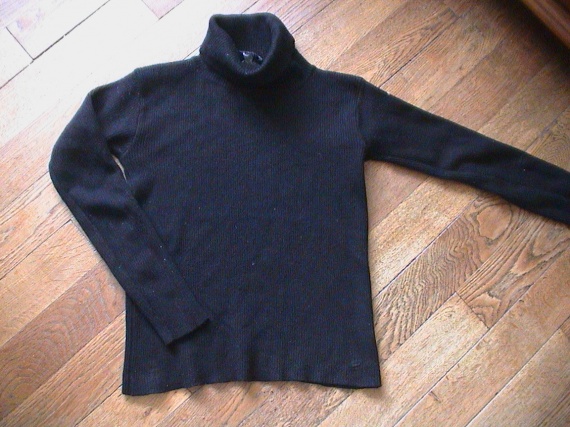 pull col roule noir taille 1  3 euros
