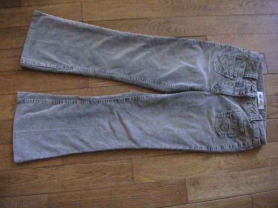 joli pantalon velours avec elasthane T 152 CM   3.5 EUROS