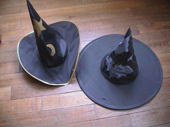 2 chapeaux de sorcieres pour HALLOWEEN  2.50 euros