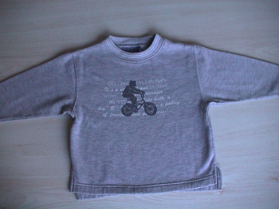 SWEAT GRIS A L HEURE ANGLAISE 4 ANS 3 EUROS