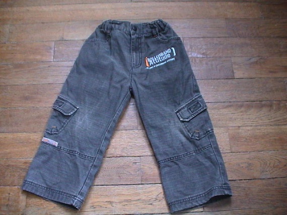 JOLI JEAN DOUBLE INTERIEUR POUR L HIVER 3/4 ANS  5 EUROS