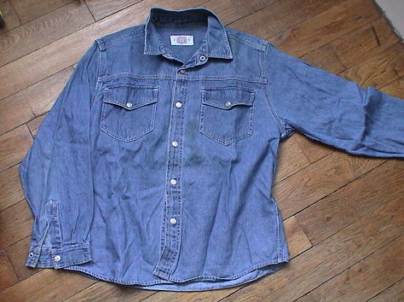 CHEMISE EN JEAN DPAM  12 ANS  4 EUROS     reservee le 18/02/14