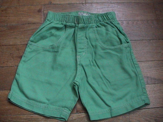 JOLI SHORT BEST WAY TAILLE 5 ANS  QUASI NEUF  3.5 EUROS