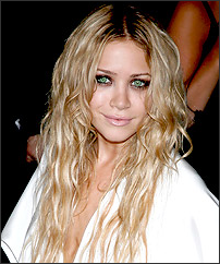 Faire Une Mini Vague Et Une Decolo En Rouge Coiffure Et