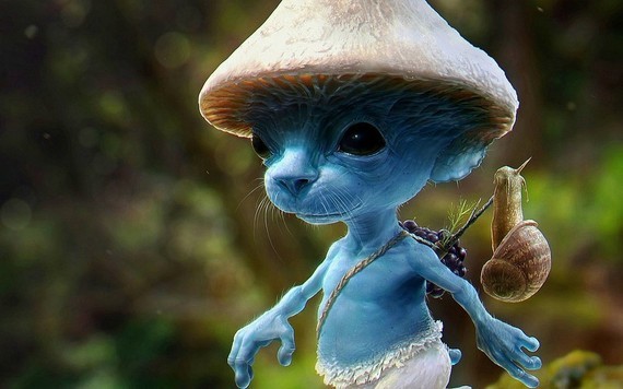 creature-bleue-fantastique-avatar-marche-avec-un-tas-de-baies-bleues