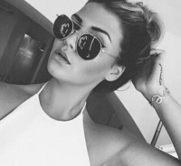 black-and-white-girl-sunglasses-