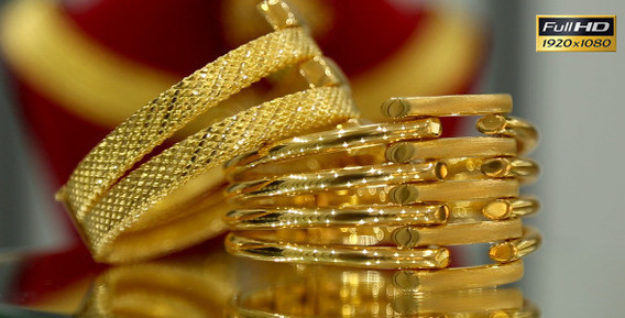 Gold-Bracelet-closeup-Rotating