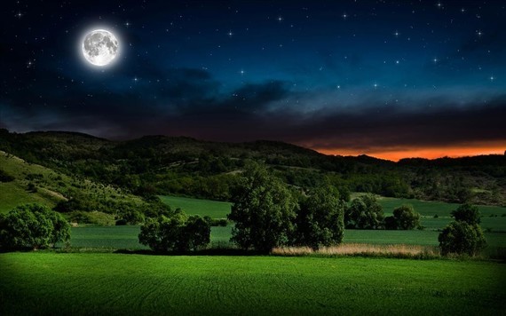 Pleine lune en campagne