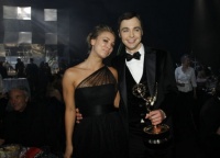 776258_actress-cuoco-and-actor-parsons-pose-at-the-governors-ball-after-the-63rd-primetime-emmy-awar