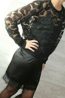 pull-noir-et-robe-lingerie-tendance-et-haute-couture