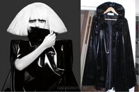 Lady Gaga et sa cape Johnny Blueeyes‘