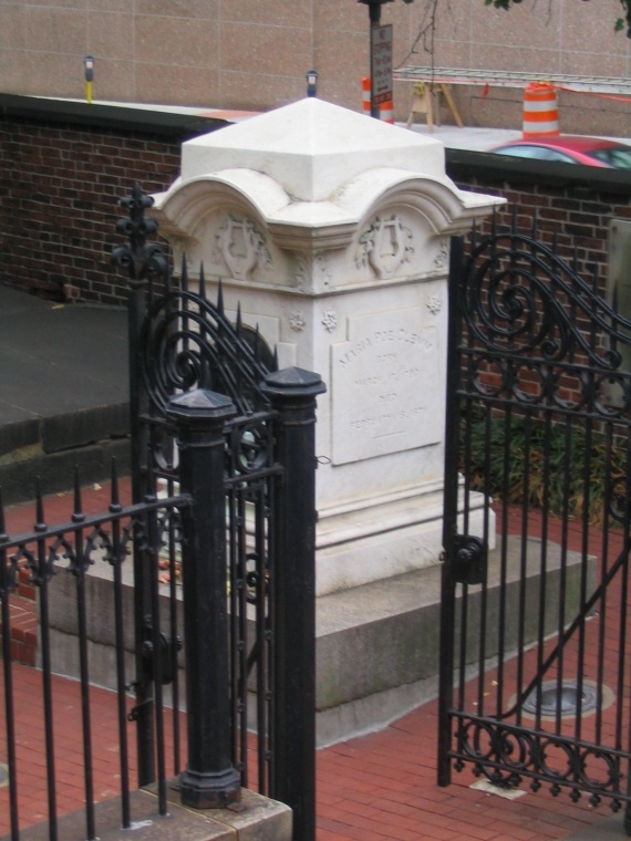 La tombe d'Edgar Allan Poe, Baltimore, MD (Aug 31, 2006)