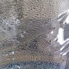 Condensation sur une bouteille en plastique
