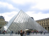 La Pyramide du Louvre (19 juin 2004)
