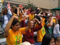 Etudiants de Medecine dansant sur YMCA