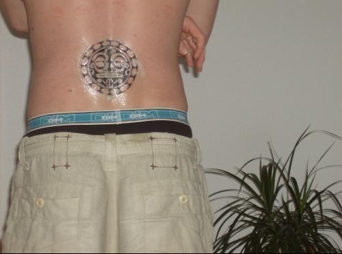 Tatoo Bas Du Dos Sur Un Homme Tatouages Et Piercings