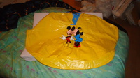DSC00161 cape plastique jaune mickey-minnie
