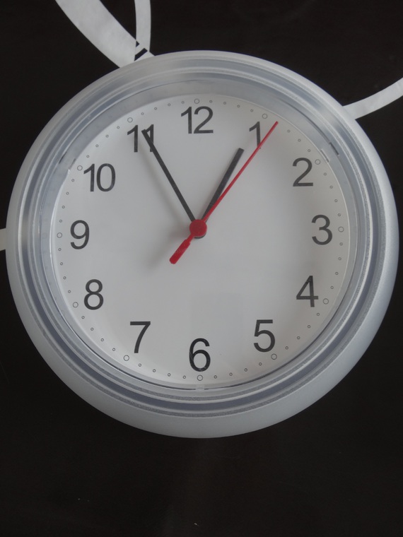 Horloge a quartz blanche diamètre 24cm plastique TBE