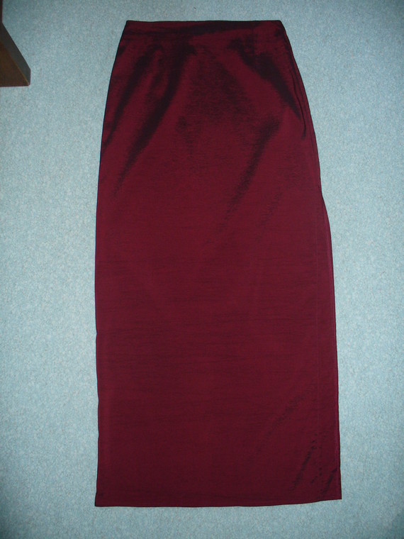 jupe longue rouge reflet noir bordeaux brillante fendu sur le coté très sexy t38
