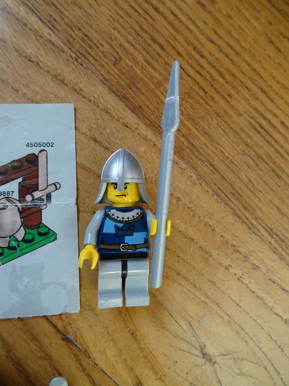Lego 5615 Castle chevalier autre vue de la lance