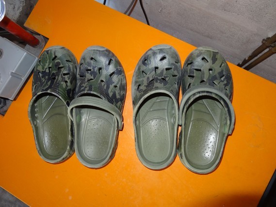 2 paires de types crocs be kaki camouflage pointure 34 3euros les 2