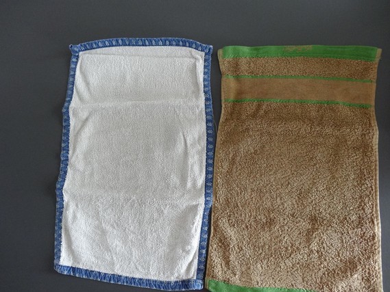 2 serviettes essuie main ou d'invités be pour la blanche et tbe pour la marron