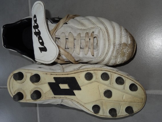 Chaussures de foot a crampons Lotto pointure 43