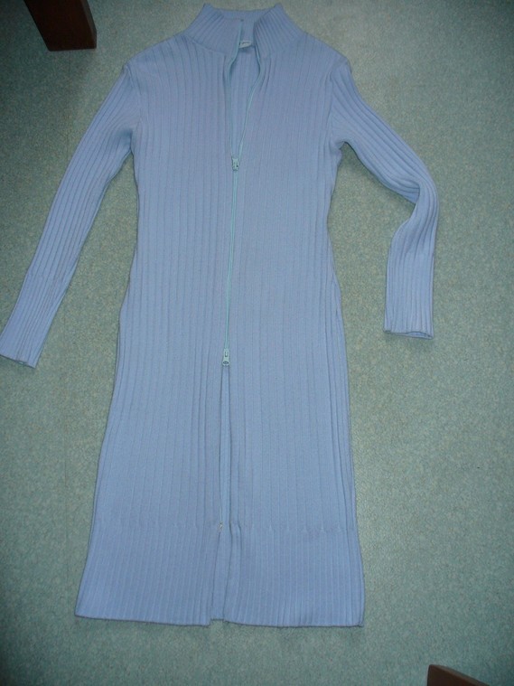 robe pull bleu peu porté T38/40 12€ fermeture zippé allant en haut et en bas