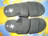 paire de sandalette noir trop petite pour moi jamais mise taille 39 3EUROS