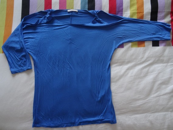 tshirt bleu roi manches 3 /4 ouvert sur le dessus CAMAIEU peu porté 8euros