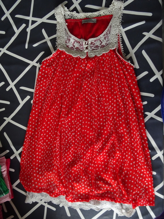 robe des années soixante rouge à pois doublé IT HIPPIE  TBE 38/40 22€
