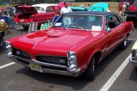 1967-Pontiac-GTO-red-black-vinyl-ma