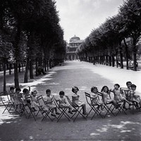 robert-doisneau-les-enfants-dans-les-jardins-du-palais-royal-1950