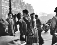robert-doisneau-le-baiser-de-l-hotel-de-ville-paris-1950