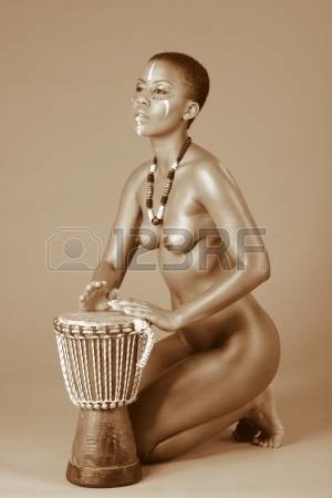 13964295 Portrait De Femme Nue Seins Nus Afro Am Ricaine Portant Sur Le Th Me D Origine Tribale Face Photos Fr 123rf Cindouille57 Photos Club Doctissimo club doctissimo
