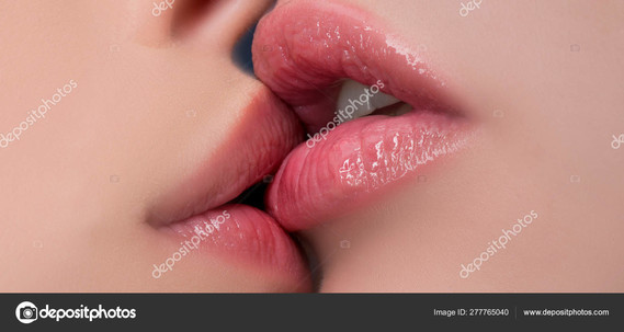 depositphotos_277765040-stock-photo-oral-pleasure-couple-girls-kissing