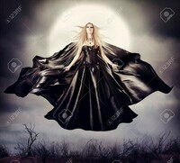 40818303-belle-femme-voler-sorcière-de-halloween-à-minuit-en-plein-air-à-propos-de-la-pleine-lune-av