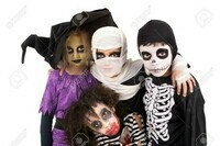 45917772-enfants-avec-face-peinture-et-costumes-d-halloween-isolés-en-blanc