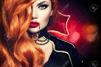 46445540-halloween-portrait-de-femme-vampire-belle-sexy-vampire-de-mode-glamour